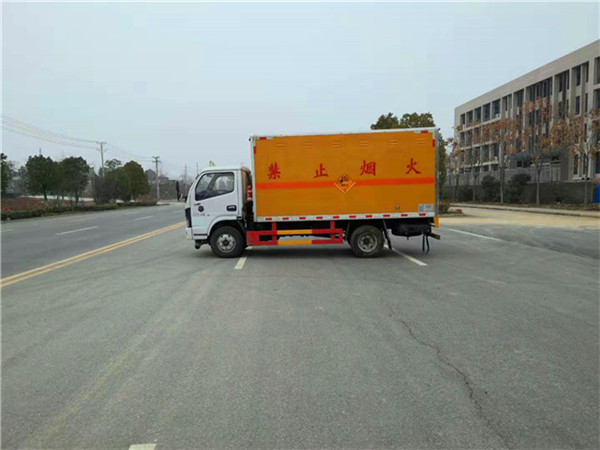 危險(xiǎn)品廂式運(yùn)輸車 危險(xiǎn)品廂式運(yùn)輸車