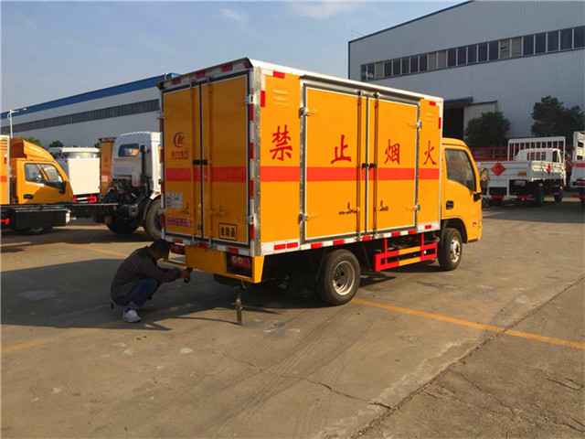 爆破器材運輸車 爆破器材運輸車